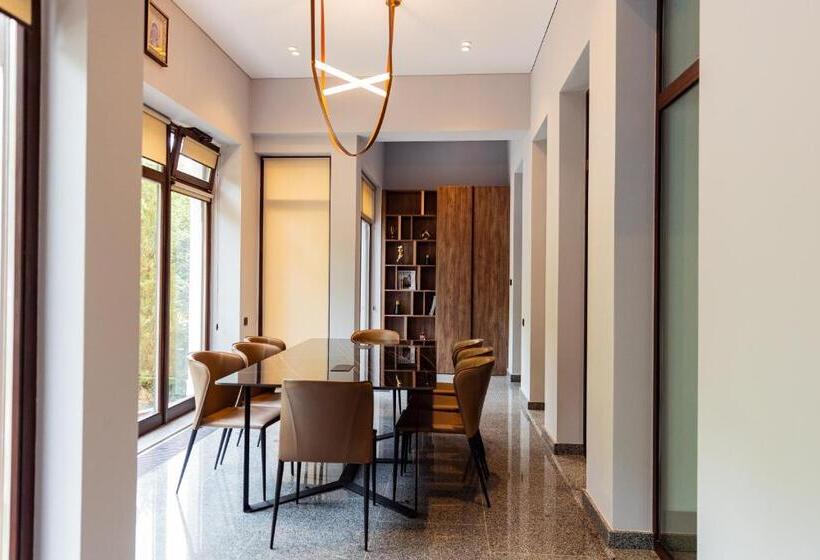 سوئیت جونیور خانوادگی, Park Hotel Bristol