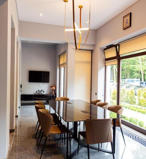 سوییت, Park Hotel Bristol