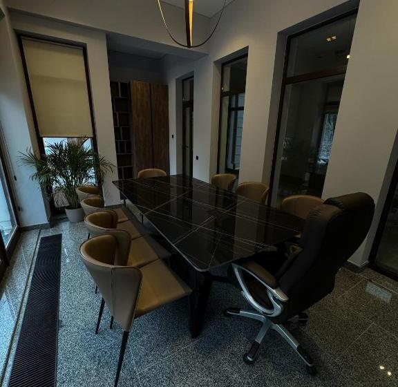 سوییت, Park Hotel Bristol