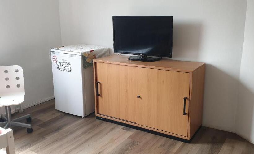 带共用浴室的标准房间, Monteur Zimmer Häger