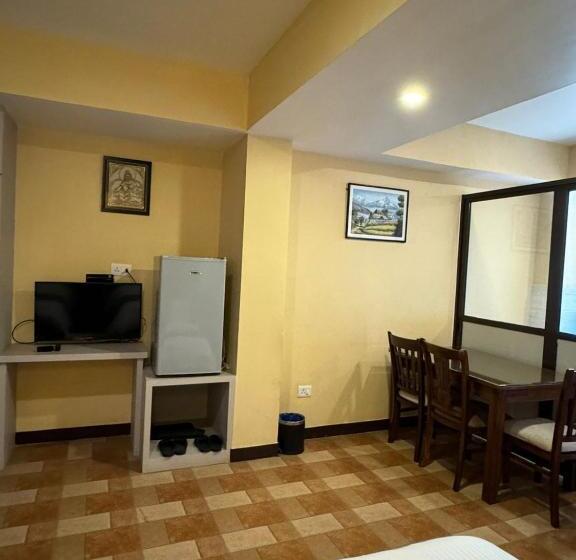 استودیوی لوکس, Tashi Pal Hotel Pvt. Ltd
