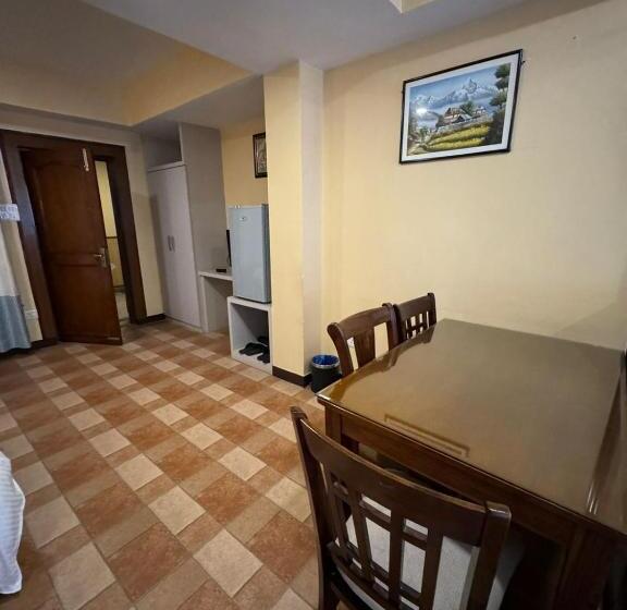 استودیوی لوکس, Tashi Pal Hotel Pvt. Ltd