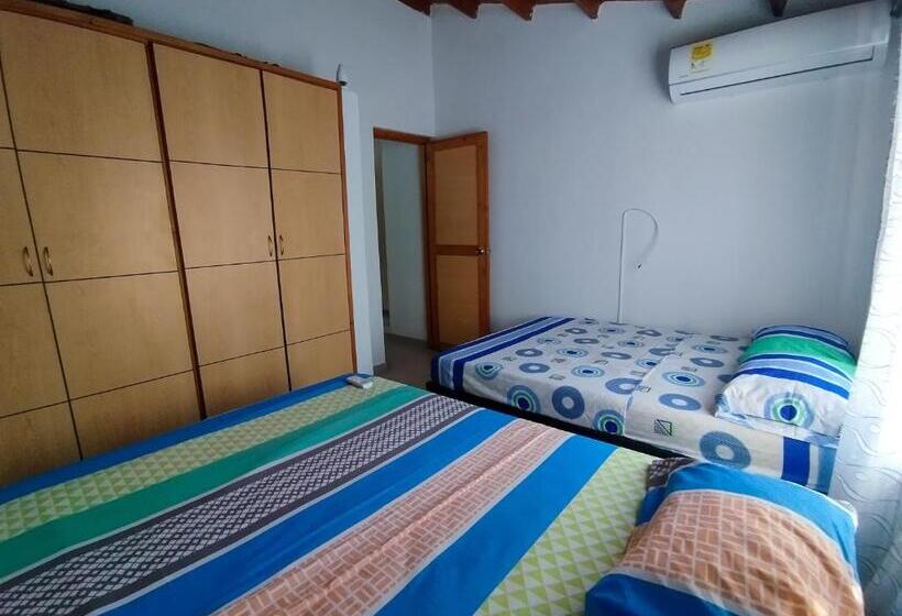 이코노미 쿼드러플룸(공용 화장실), Yahvé Casa Hostal