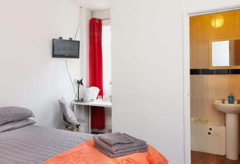 اتاق استاندارد یک نفره, Pebbles Guest House