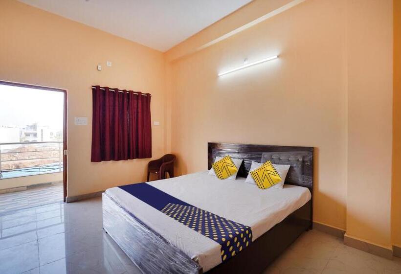 اتاق کلاسیک سه تخته, Spot On Hotel Pragya 5
