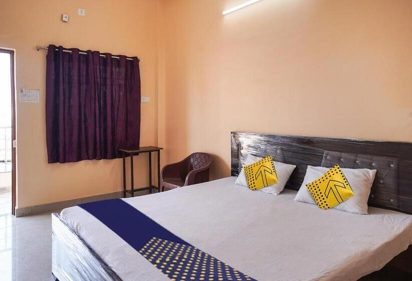 اتاق کلاسیک سه تخته, Spot On Hotel Pragya 5
