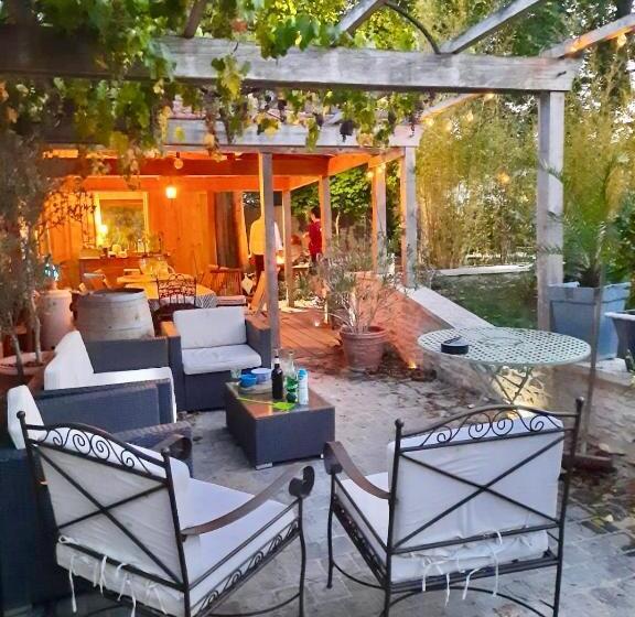 Номер Стандарт, Pierres Et Jardins