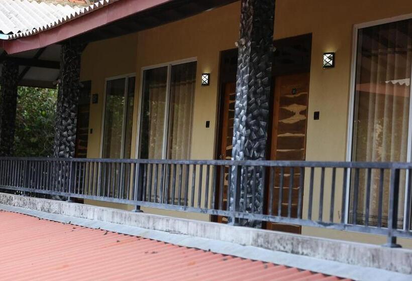 Номер Deluxe, Green Lake View Yala Resort