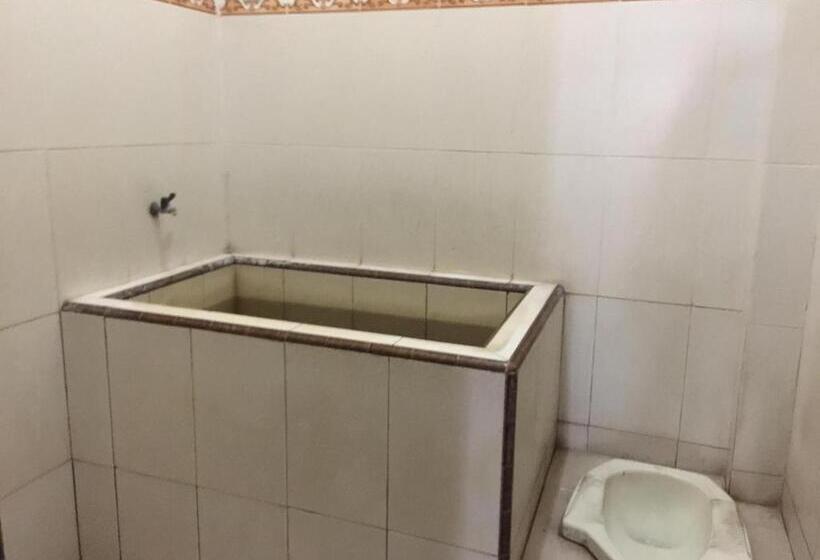 Номер Стандарт, Oyo 93525 Griya Wafira Trenggalek Syariah