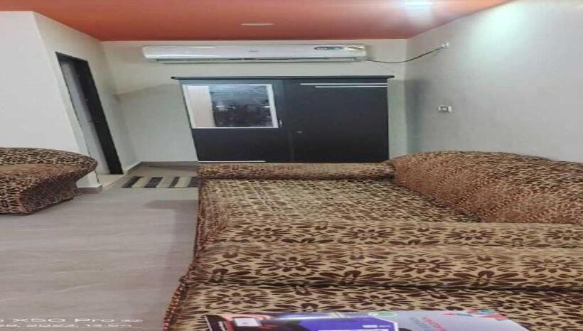 Трехместный Номер Классика, Oyo Geet Govind Resort And