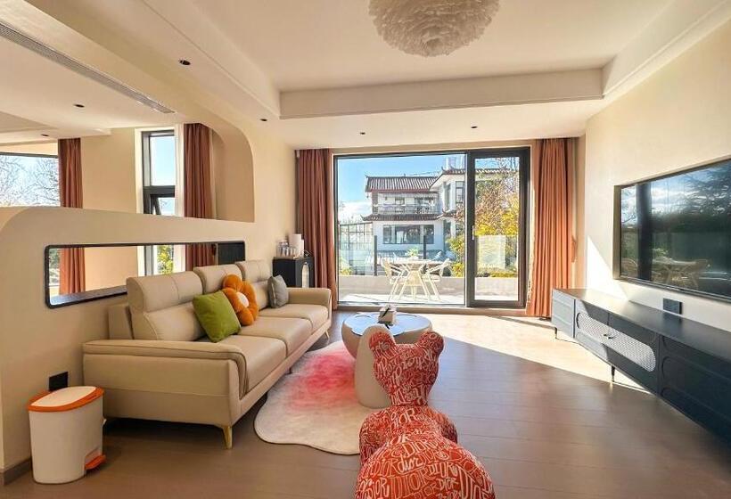 Люкс Повышенной Комфортности, Lijiang Painted Mountain Cloud House Boutique B&b