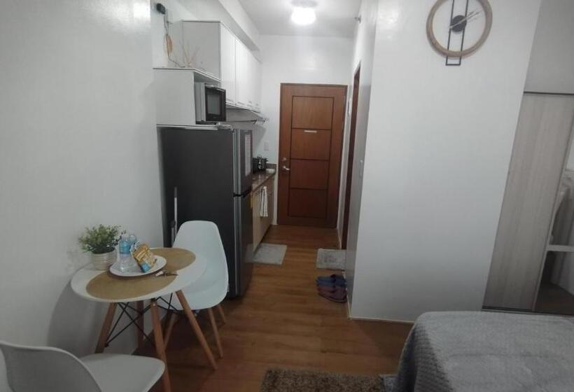 Студио Стандарт Вид на Бассейн, Cozy Studio Condo At Mesatierra Garden Residences