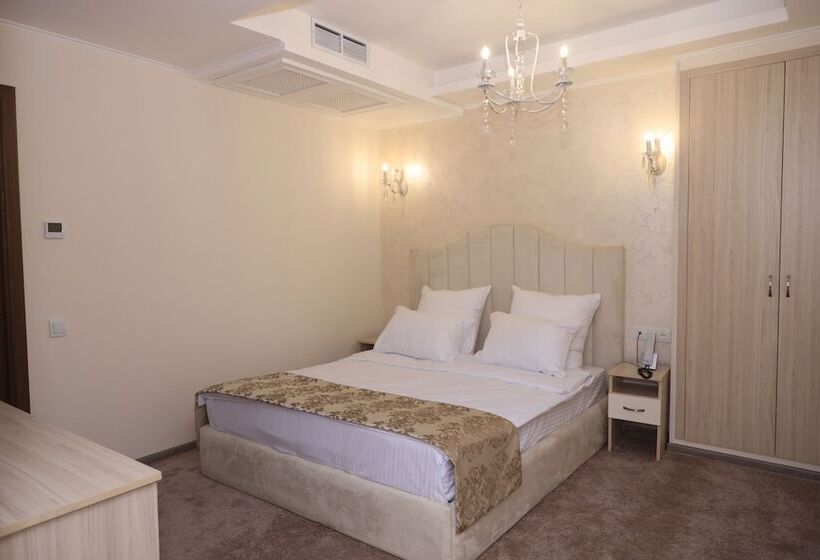 اتاق اکونومی, Delin