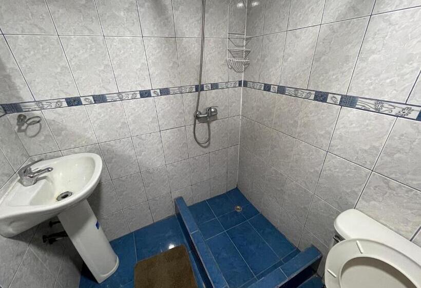 Номер Стандарт, Hostal Entreorientes