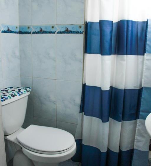 Номер Стандарт Трехместный, Hostal Entreorientes