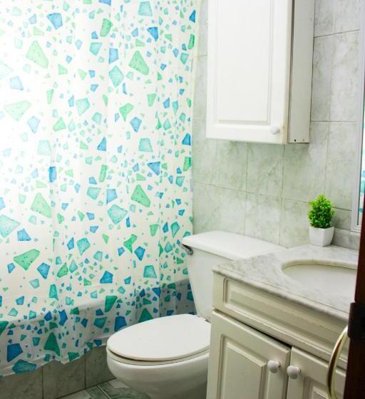Номер Стандарт Четырехместный Совместный Санузел, Hostal Entreorientes