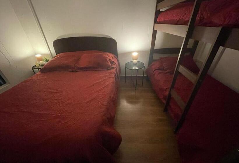 Номер Стандарт Четырехместный Совместный Санузел, Hostal Entreorientes