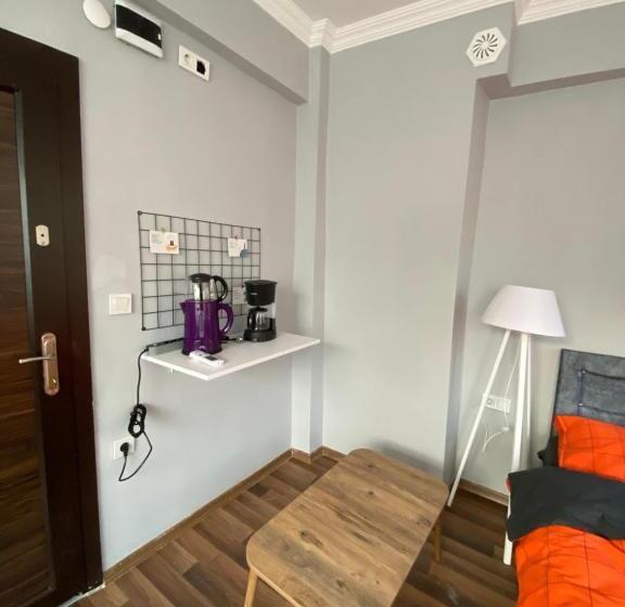 استودیوی استاندارد, Yeldeği̇rmeni̇ Otel
