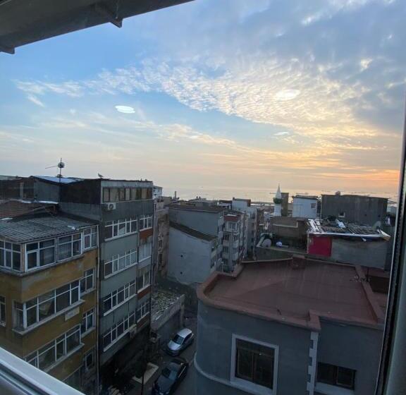استودیوی استاندارد با چشم‌انداز دریا, Yeldeği̇rmeni̇ Otel