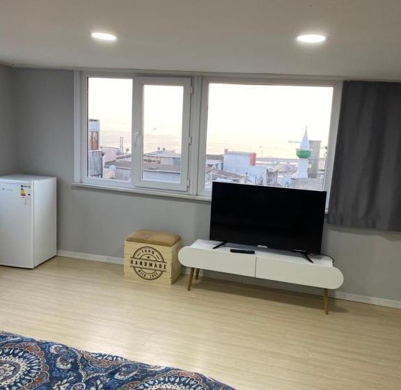 استودیوی استاندارد با چشم‌انداز دریا, Yeldeği̇rmeni̇ Otel