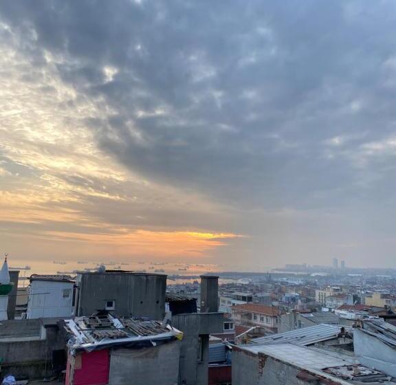 استودیوی استاندارد با چشم‌انداز دریا, Yeldeği̇rmeni̇ Otel
