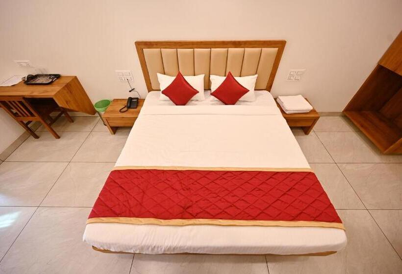 带阳台的豪华间, Rays Inn Boarding And Lodging