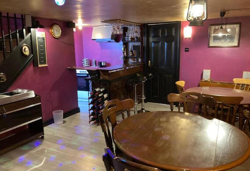 Семейный Номер, Hong Kong Inn