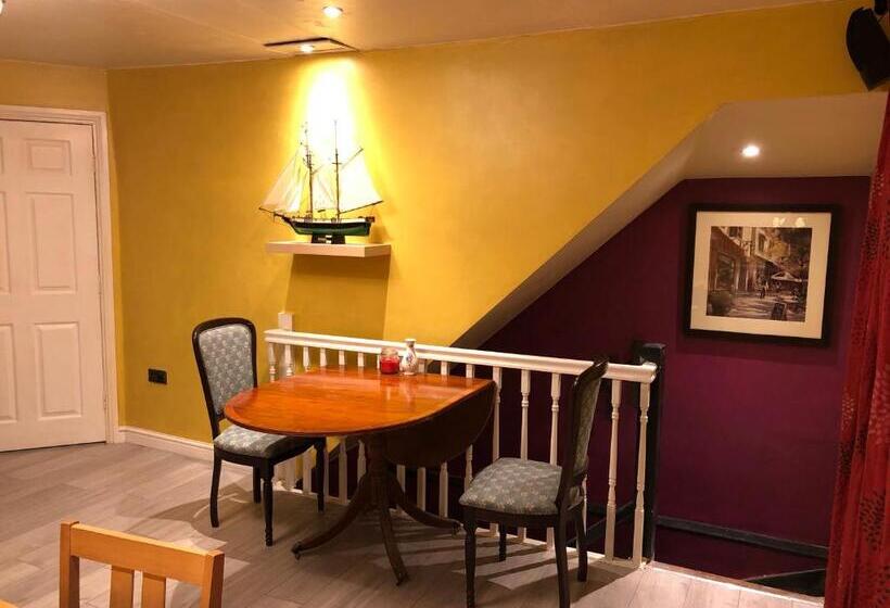 Семейный Номер, Hong Kong Inn