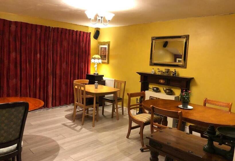 Семейный Номер, Hong Kong Inn