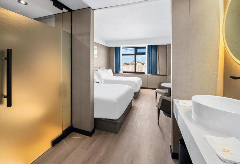스탠다드 룸, Ly New York