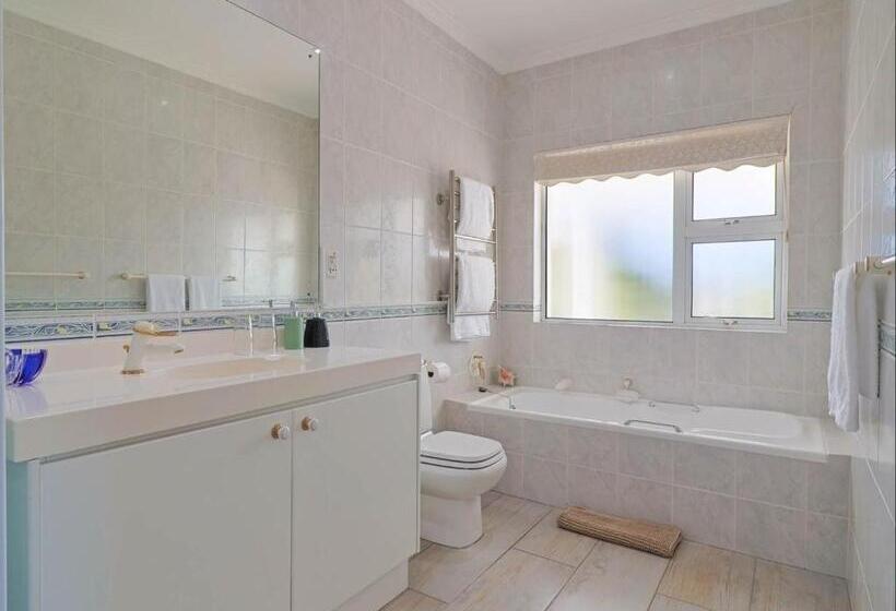 Номер Deluxe, Joie De Vivre   22 Rocklands