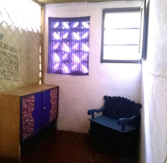 اتاق استاندارد, La Guarida Del Caudillo