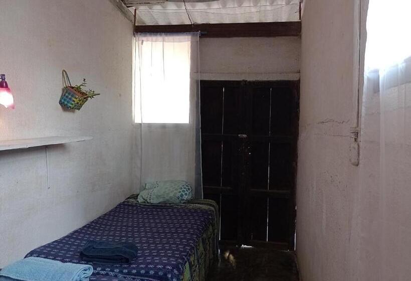 اتاق استاندارد با سرویس بهداشتی مشترک, La Guarida Del Caudillo