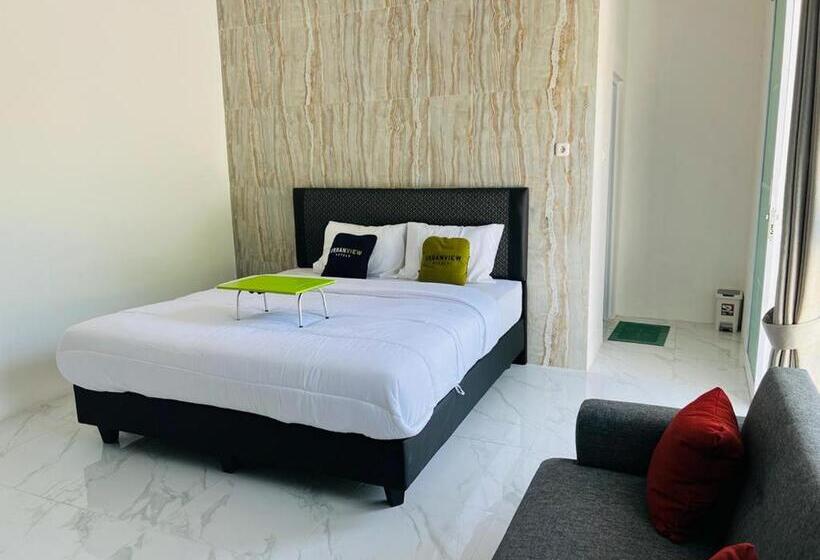 Номер Deluxe, Urbanview Hotel Nimara Ngawi By Reddoorz