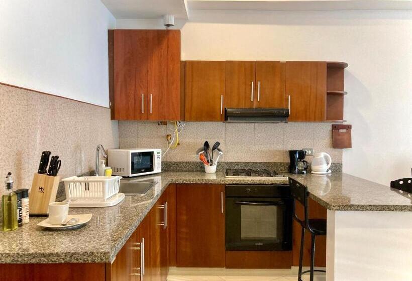 آپارتمان 1 خوابه با چشم‌انداز دریا, Charming 2br Apartment With Terrace In El Laguito