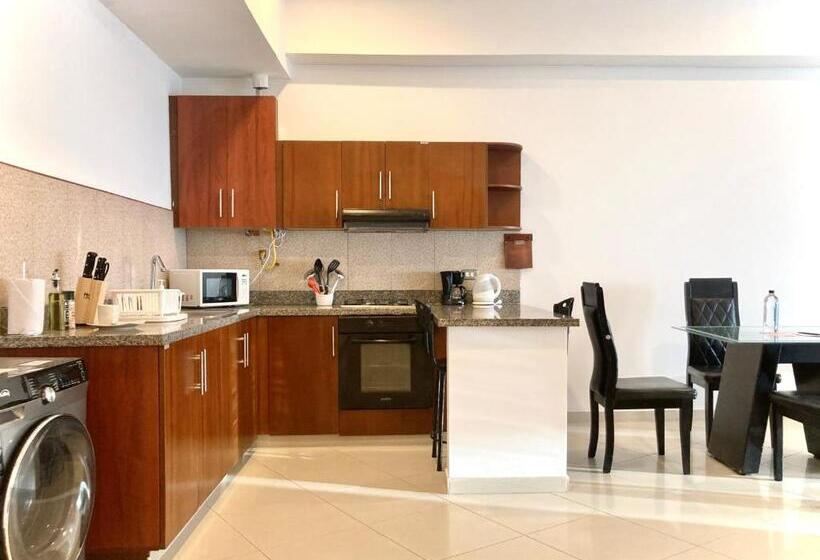 آپارتمان 1 خوابه با چشم‌انداز دریا, Charming 2br Apartment With Terrace In El Laguito