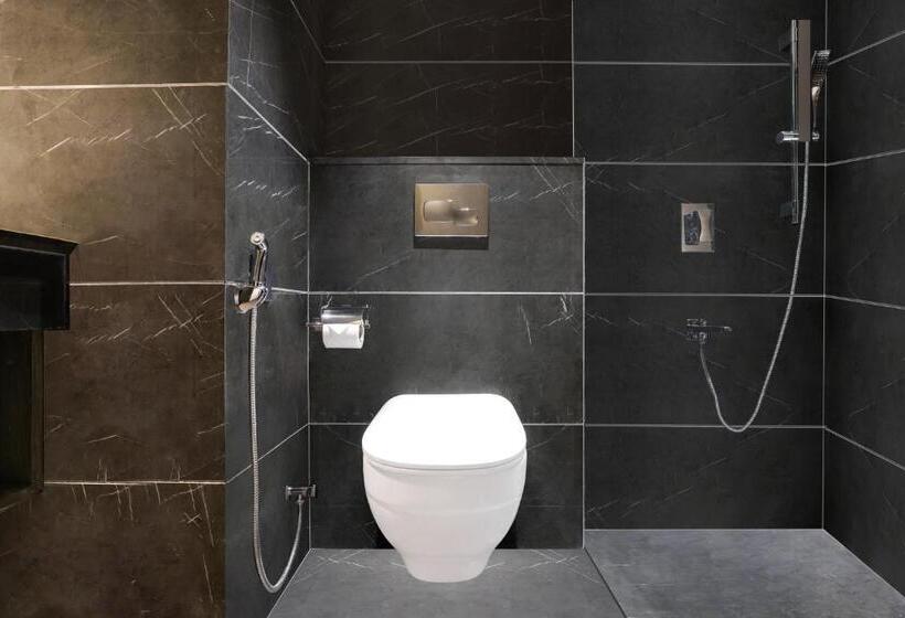 اتاق لوکس با تخت بزرگ, Lemon Tree Hotel, Hisar