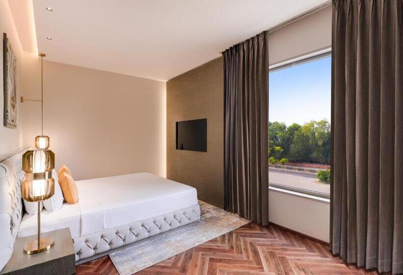 اتاق لوکس با تخت بزرگ, Lemon Tree Hotel, Hisar