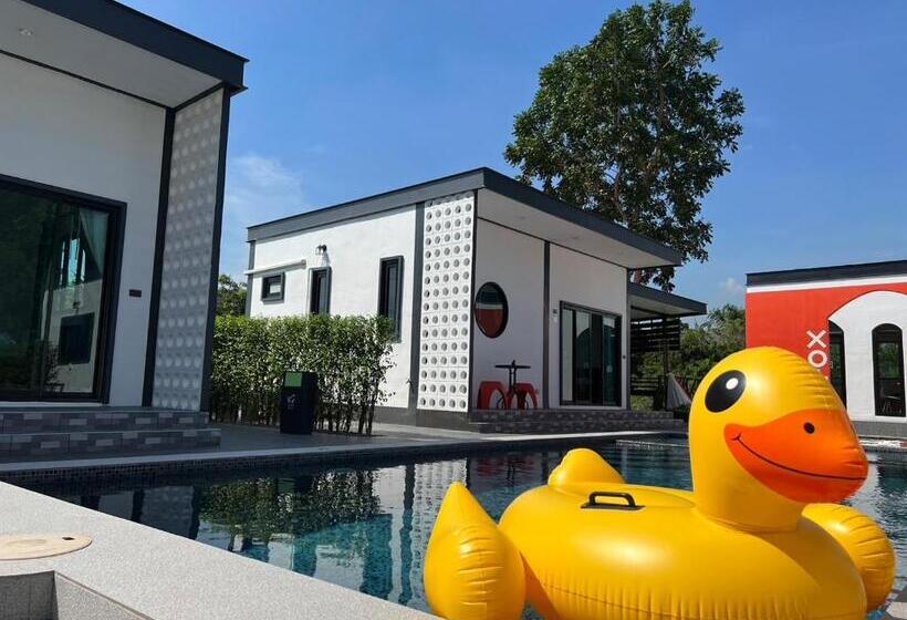 스탠다드 룸 풀장 전망, B.leaf Villa บีลีฟ วิลล่า