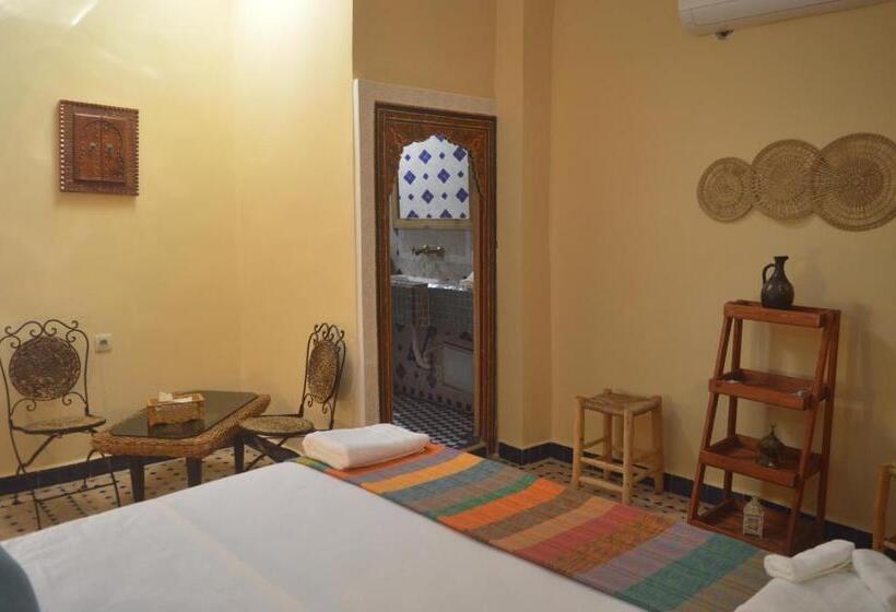 اتاق استاندارد با تراس, Riad Noor Medina