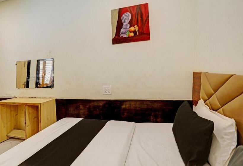 Трехместный Номер Классика, Collection O Hotel Dice
