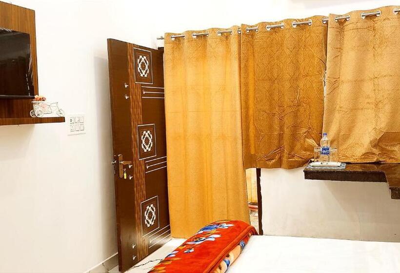 اتاق لوکس با تخت بزرگ, The Paradise Suites    Studios    High Rated Rooms In Area