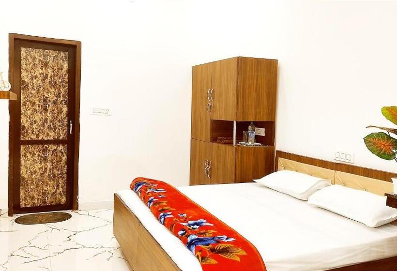 اتاق لوکس با تخت بزرگ, The Paradise Suites    Studios    High Rated Rooms In Area