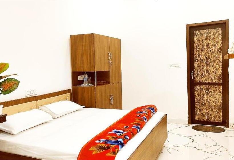 اتاق لوکس با تخت بزرگ, The Paradise Suites    Studios    High Rated Rooms In Area