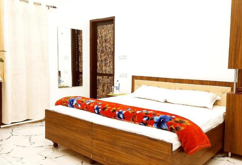 اتاق لوکس با تخت بزرگ, The Paradise Suites    Studios    High Rated Rooms In Area