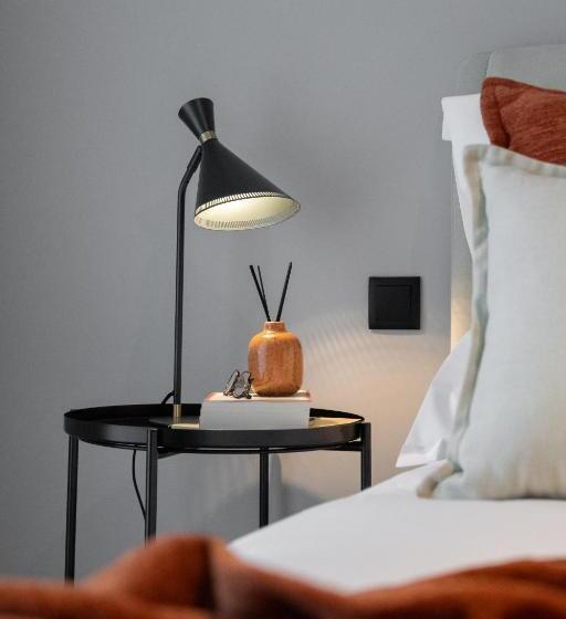 اتاق لوکس با بالکن, Nôma Living Icon Apartments