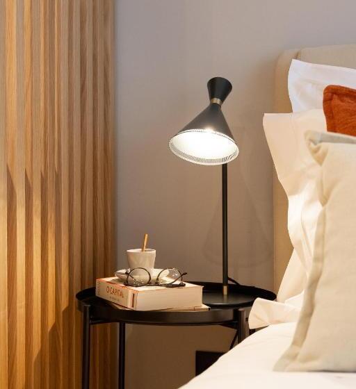 اتاق لوکس با بالکن, Nôma Living Icon Apartments