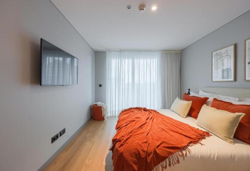 اتاق لوکس با بالکن, Nôma Living Icon Apartments