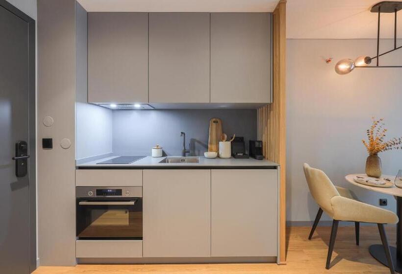 استودیو استاندارد با بالکن, Nôma Living Icon Apartments
