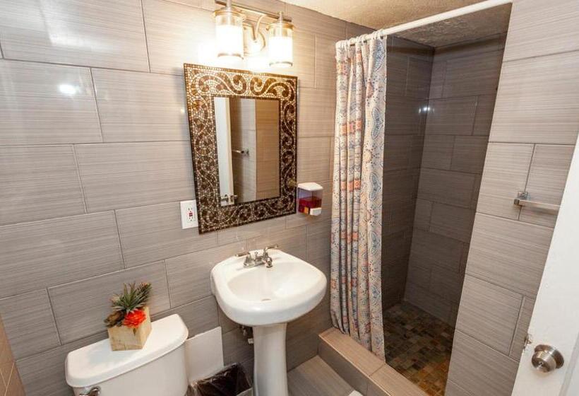 디럭스 트리플 룸, The Beach Waikiki Boutique Hostel